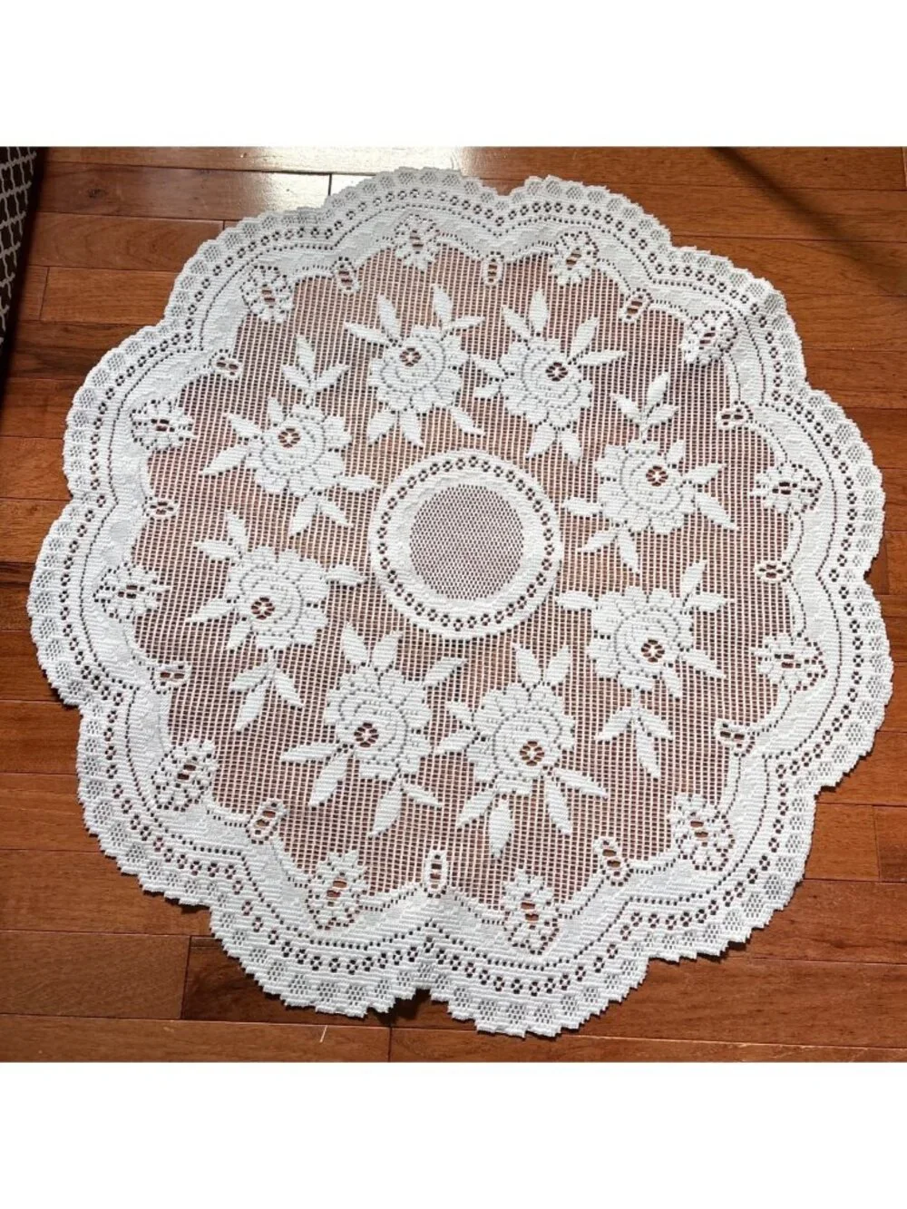 Elegant White Floral Lace Round Table Topper 30